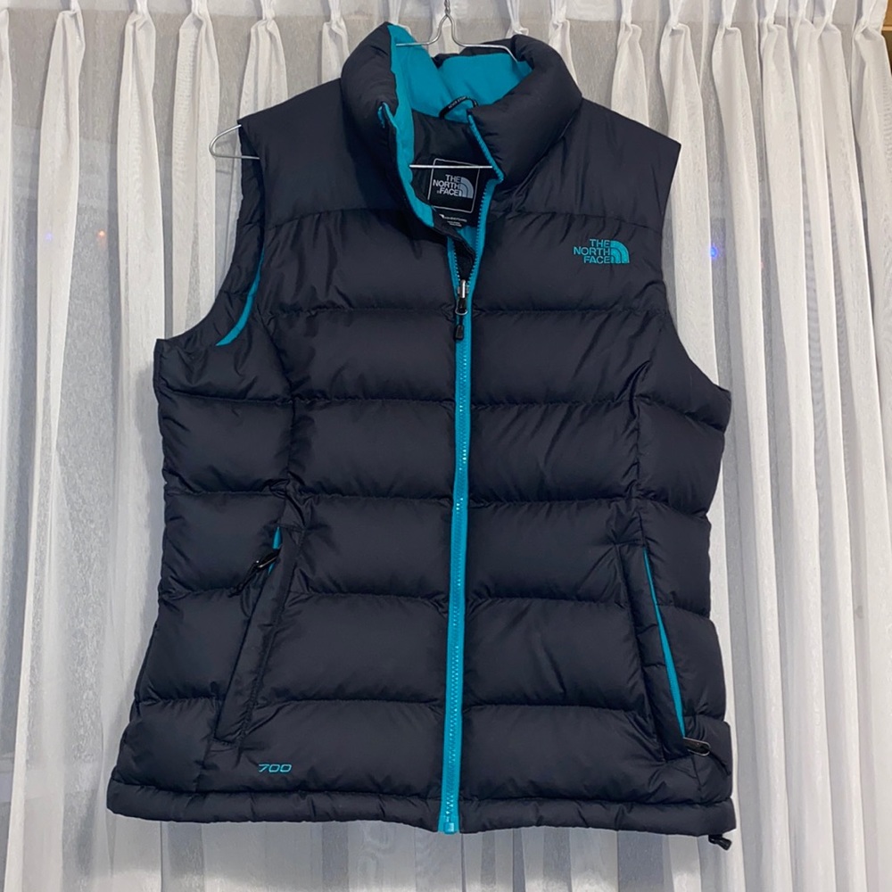 Women’s The North Face 700 Vest. Size M. Navy Exterior, turquoise interior.